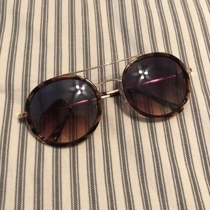 Round tortoise shell sunglasses